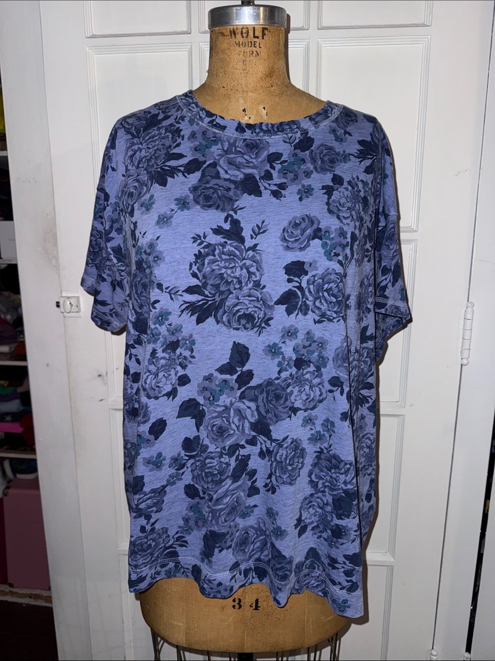 Old Navy Blue Floral Crewneck Tee XL